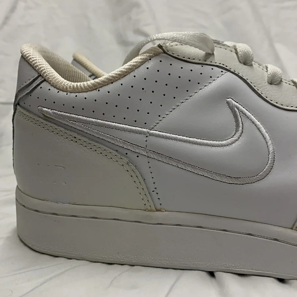 Nike White and Gray Sneakers - Picture 9 of 11